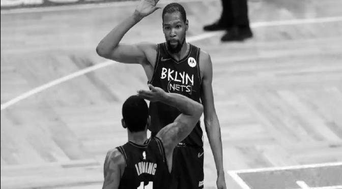 Durant e Irving somam 66 pontos na vitória sobre os Celtics